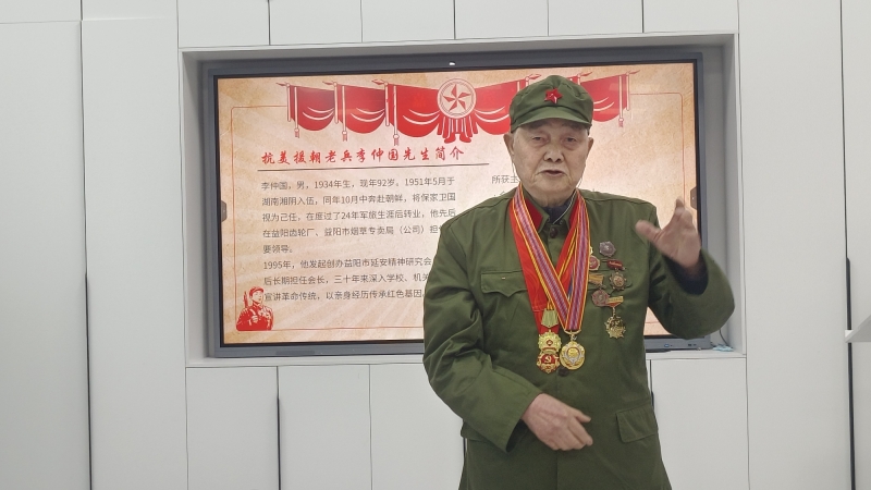 ��������ɫ������У԰   �׷澫�������