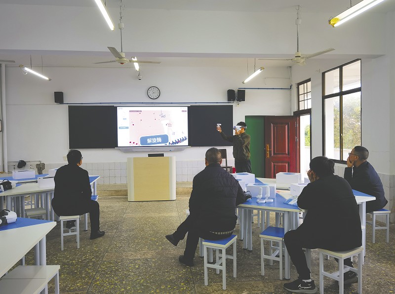 我市9所省级示范性高中建设拔尖创新人才培养仿真实验室