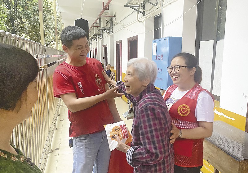 爱心包子传温情 志愿服务暖人心
