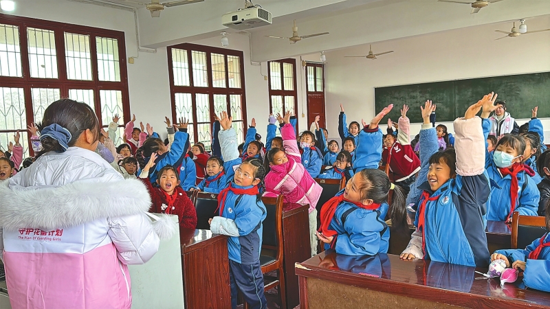 ����ͷСѧ 167��Ůͯϲ���ػ����١��ɳ����