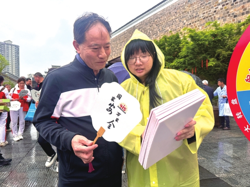 4��15�գ���������������������㳡��������Ա�������񽲽���Ұ�ȫ֪ʶ