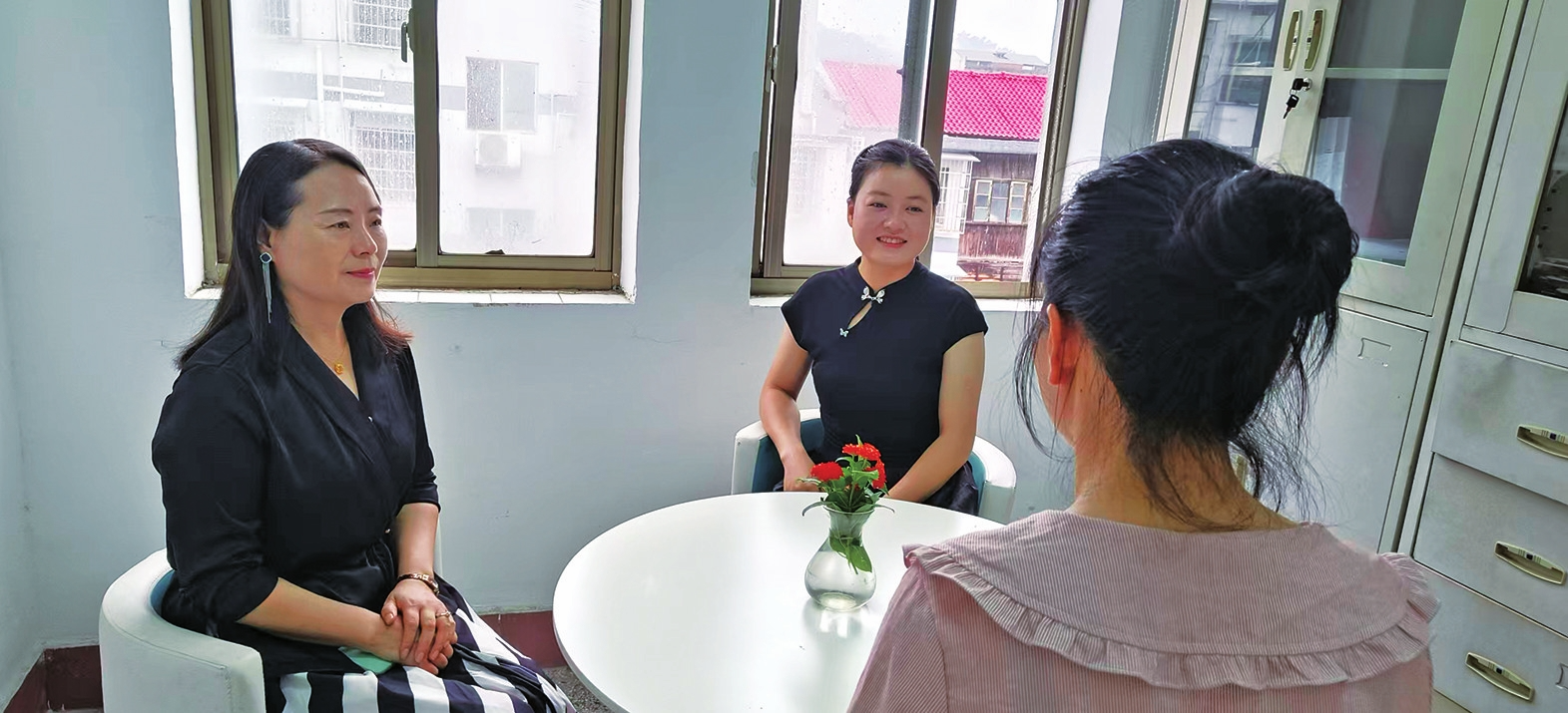 益阳职业技术学院心理咨询师在资阳区汽车路街道对社戒社康人员开展心理辅导